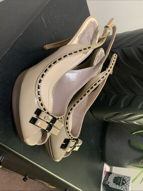 Dior Beige Patent Leather Slingback Pumps with Black Trim & Bow - Sz EU 35.5